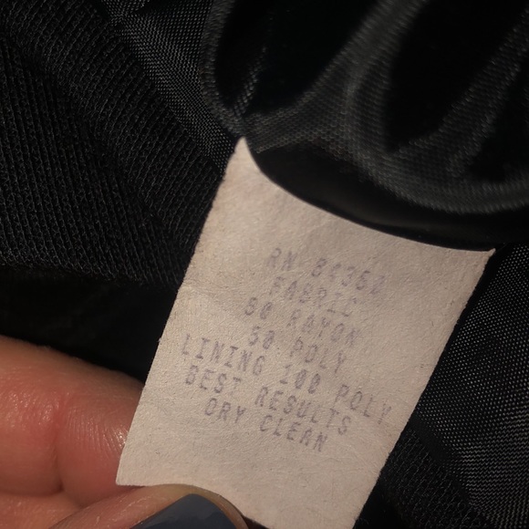 Stylish Military style women’s jacket fully lined, one button missing at neck. - Picture 4 of 7